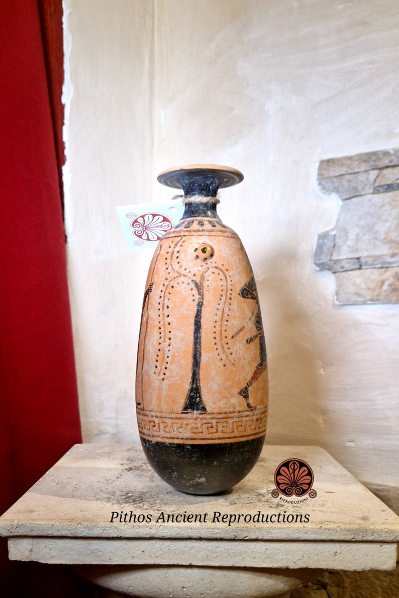 Reproduction Alabastron black-figure vase, made with the same ancient techniques. Height 19.5 cm. image 2