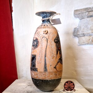 Reproduction Alabastron black-figure vase, made with the same ancient techniques. Height 19.5 cm. image 5