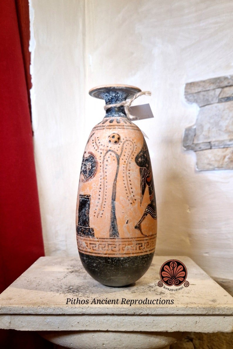 Reproduction Alabastron black-figure vase, made with the same ancient techniques. Height 19.5 cm. image 5