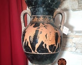 Vaso riproduzione Anfora Attica con coperchio a figure rosse. Altezza totale 53cm.