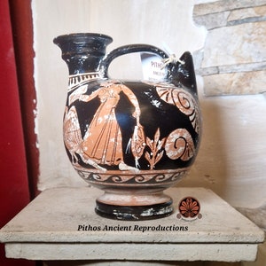 Reproduction of the Apulian red-figure Askos vase. Made with the same techniques used in ancient times. image 1