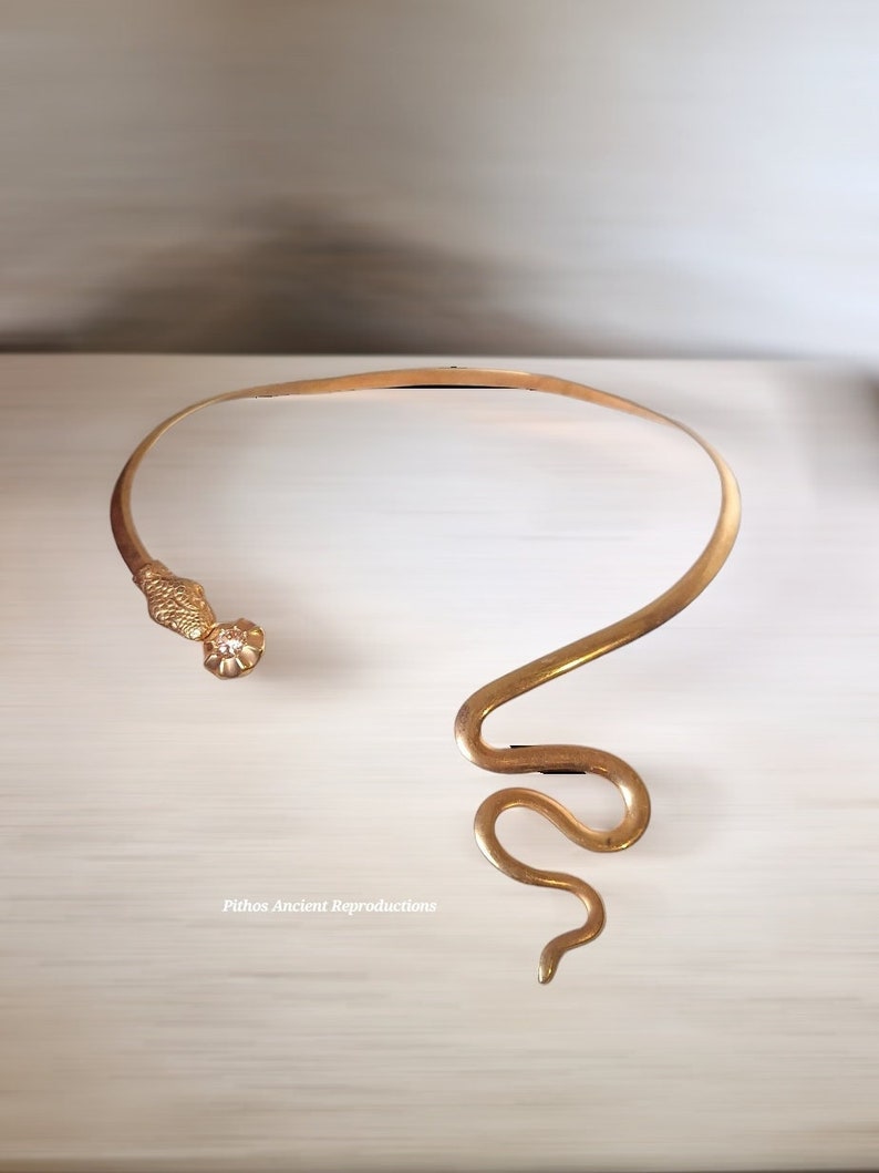 Snake necklace with champagne-colored light point and craftsmanship. Nickel free. image 1