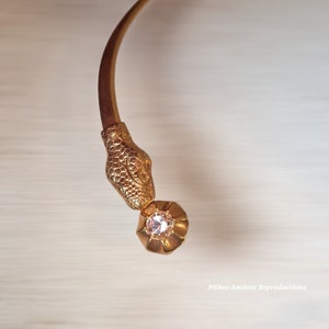 Snake necklace with champagne-colored light point and craftsmanship. Nickel free. image 3