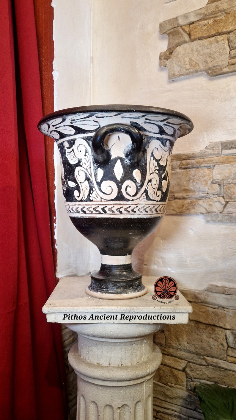 Reproduction of the Apulian bell krater vase, made with the red figure technique. Height 28.5 cm. image 5