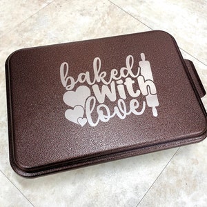 Custom Cake Pan with Lid Laser Engraved Personalized Kitchen Gift for Grandmother Mother Sister Daughter Son image 2