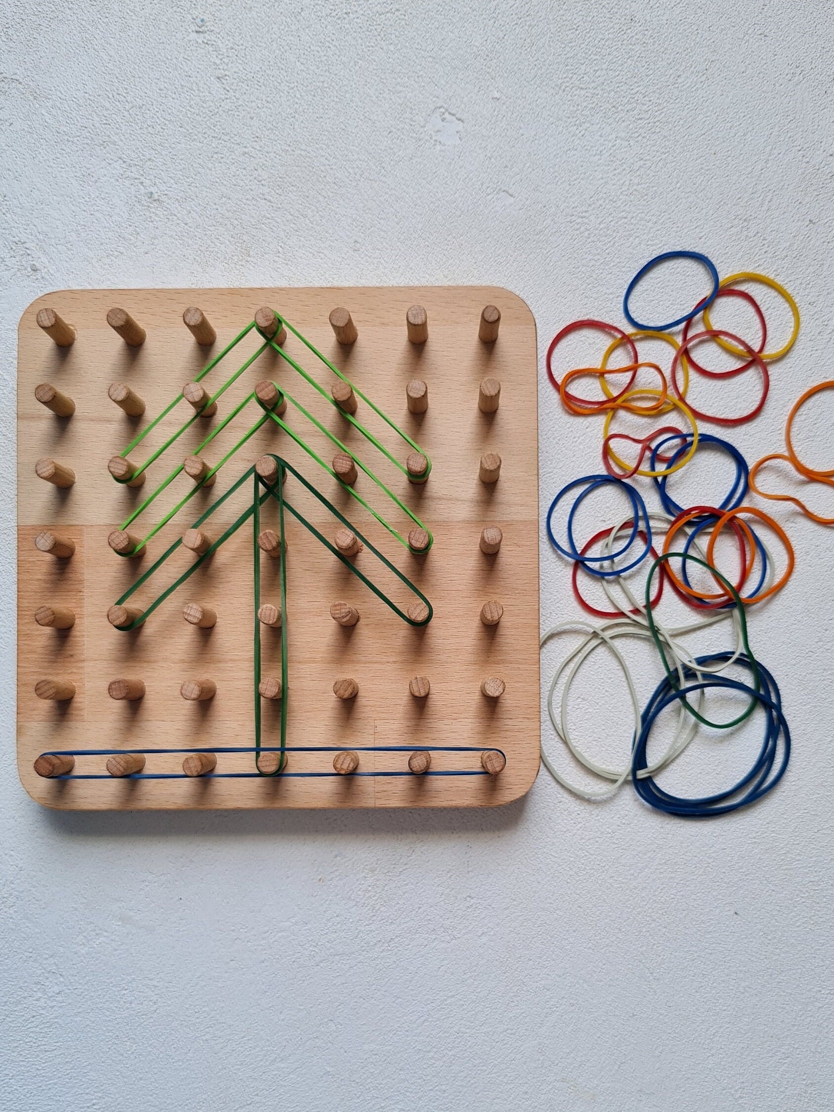 Jouet Montessori Géoboard en Bois Puzzle avec Cartes de Motifs et