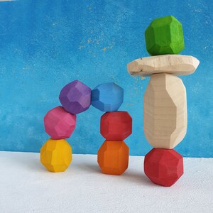 Regenbogenfarben Holz Balance Blocks Spielset, handgefertigte Holz Balance Rock Spielzeug, offene & Pretend Play Spielzeug, Holzkiesel Geschenkset