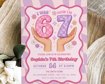 Six Seven 6-7 verjaardagsfeestje uitnodiging sjabloon, 6 7 Groovy 7e verjaardag uitnodigen, trendy retro geruite zevende meisje verjaardagsuitnodiging bewerkbaar