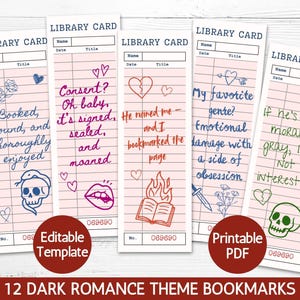 Puede incluir: Cinco marcapáginas rectangulares diseñados como fichas de biblioteca vintage con papel rayado rosa, cada uno con textos e ilustraciones únicos de temática romance oscuro, incluyendo calaveras, corazones, labios, llamas y flores en varios colores.
