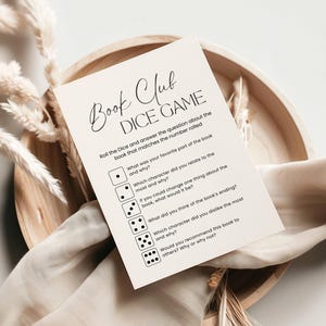 Pode incluir: Um jogo de dados de clube do livro imprim&iacute;vel com instru&ccedil;&otilde;es para rolar os dados e responder &agrave; pergunta que corresponde ao n&uacute;mero rolado. As perguntas incluem: Qual foi a sua parte favorita do livro e porqu&ecirc;? Com qual personagem voc&ecirc; se identificou mais e porqu&ecirc;? Se voc&ecirc; pudesse mudar uma coisa no livro, o que seria? O que voc&ecirc; achou do final do livro? Qual personagem voc&ecirc; menos gostou e porqu&ecirc;? Voc&ecirc; recomendaria este livro a outras pessoas? Por que sim ou por que n&atilde;o?