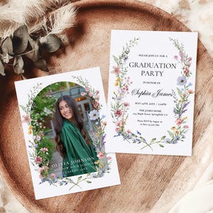 Modèle d'Invitation de remise des diplômes, faire-part de finissants senior floral fleurs sauvages, carte d'invitation fête de remise des diplômes photo moderne bohème arche modifiable