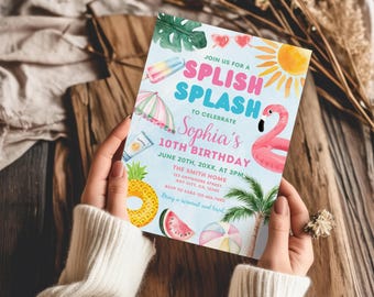 Puede incluir: Una tarjeta de invitación de cumpleaños rectangular con fondo azul claro que presenta ilustraciones en acuarela de un flamenco, piña, sandía, palmera, helado, sol y gafas de sol. El texto dice: JOIN US FOR A SPLISH SPLASH TO CELEBRATE Sophia's 10TH BIRTHDAY.