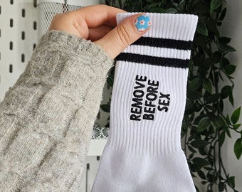 Calcetines bordados personalizados regalo personalizado para su regalo personalizado para él regalo personalizado regalo único para los sokcs blancos del equipo personalizado de Pascua