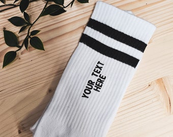 Calcetines bordados personalizados regalo personalizado para su regalo personalizado para él regalo personalizado regalo único para los sokcs blancos del equipo personalizado de Pascua
