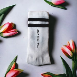 Chaussettes brodées personnalisées, cadeau personnalisé pour elle, cadeau personnalisé pour lui, cadeau personnalisé, cadeau unique pour Easyer, chaussettes blanches personnalisées image 2