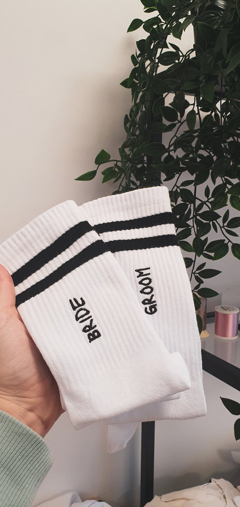 Chaussettes brodées personnalisées, cadeau personnalisé pour elle, cadeau personnalisé pour lui, cadeau personnalisé, cadeau unique pour Easyer, chaussettes blanches personnalisées image 10