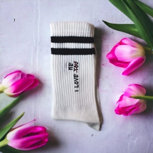 Personalisierte Socken Personalisiertes Geschenk für sie individuelles Geschenk für ihn personalisiertes Geschenk für Easyer bestickte weiße Socken Bild 7