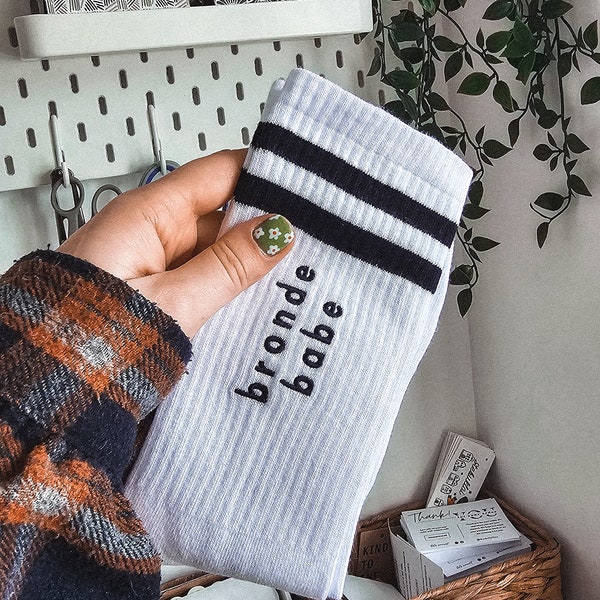 Personalisierte Socken Personalisiertes Geschenk für sie individuelles Geschenk für ihn personalisiertes Geschenk für Easyer bestickte weiße Socken