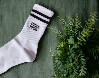 Chaussettes brodées personnalisées, cadeau personnalisé pour elle, cadeau personnalisé pour lui, cadeau personnalisé, cadeau unique pour Pâques, chaussettes blanches personnalisées