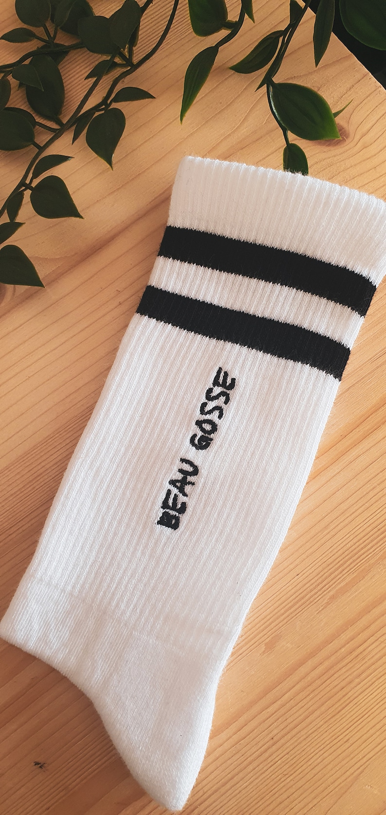 Chaussettes brodées personnalisées, cadeau personnalisé pour elle, cadeau personnalisé pour lui, cadeau personnalisé, cadeau unique pour Pâques, chaussettes blanches personnalisées image 7