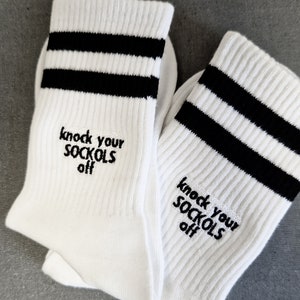 Chaussettes brodées personnalisées, cadeau personnalisé pour elle, cadeau personnalisé pour lui, cadeau personnalisé, cadeau unique pour Pâques, chaussettes blanches personnalisées image 5