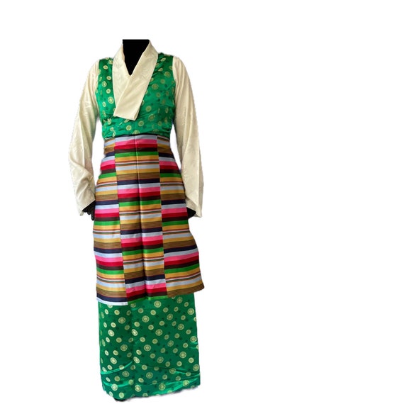 Pin by Lobsang བཀྲིས། on TIBETAN TRADITIONAL DRESS CHUPA - NORLING GALLERY  | Bhutanese clothing, Tibetan clothing, Myanmar clothes