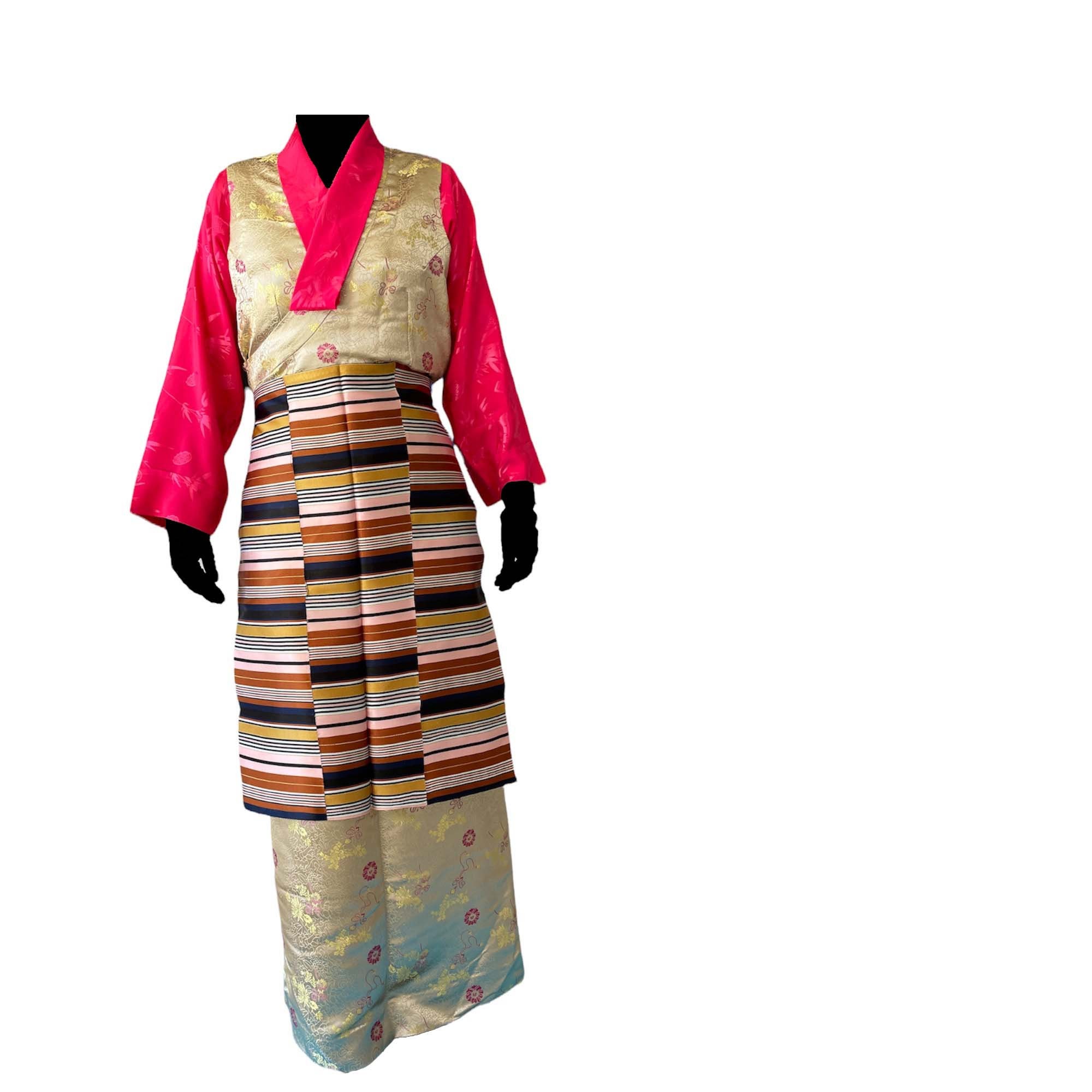 File:Tibetan woman clothes - Yunnan Nationalities Museum - DSC04237.JPG -  Wikimedia Commons