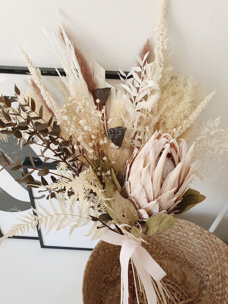 dried floral bouquet wedding