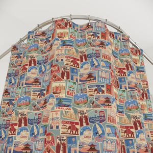 Cortina de ducha con estampado de póster de viajes vintage / Collage de ciudades retro