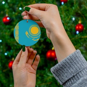 Kasachstan Weihnachten Ornament Keramik kasachische Flagge inspiriert Urlaub Geschenk Asien Welterbe Reise unter dem Motto Porzellan Runde