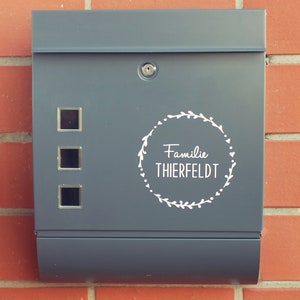 Mailbox nameplate - Personalizable mailbox sticker - available in black and white - Family name with wreath