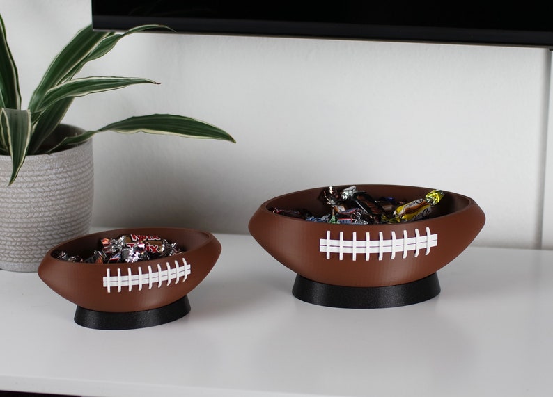 Football Snack Bowl Dos tamaños disponibles Idea de regalo para amantes del fútbol, hombre NFL Superbowl imagen 4