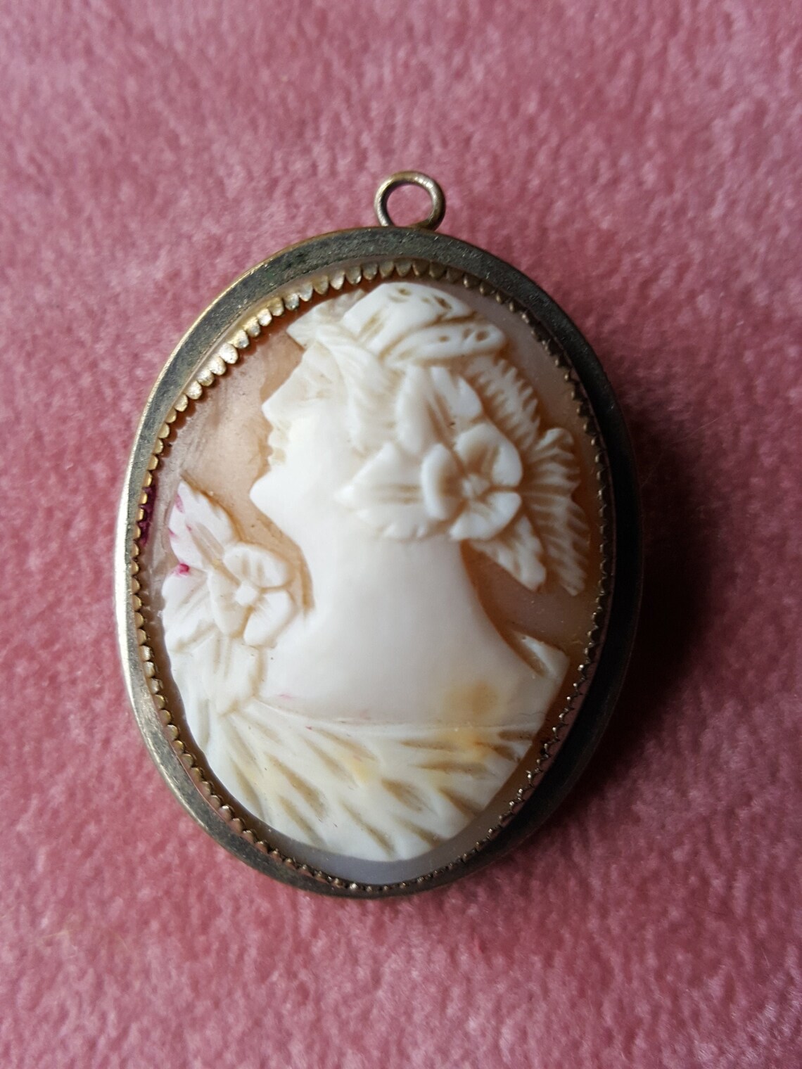 left facing cameo brooch