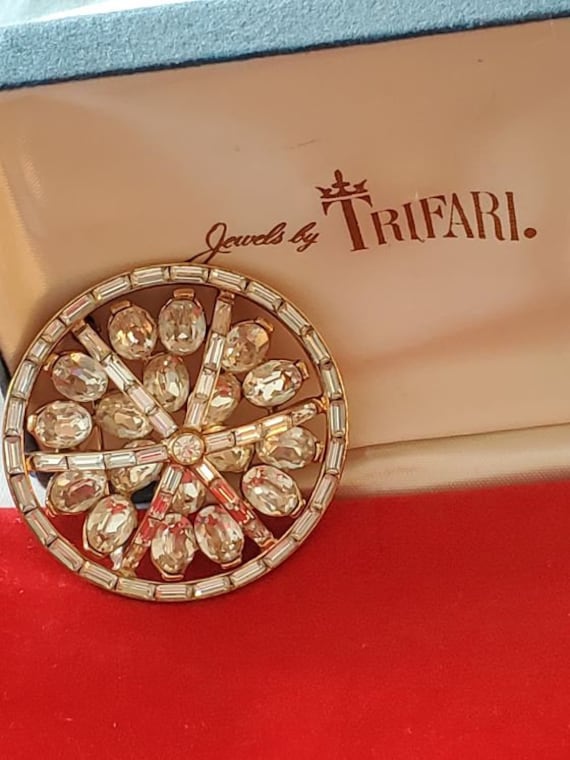 1950's Trifari Domed Rhinestone Sphere Brooch, Pi… - image 3