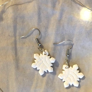 LARGE SNOWFLAKE EARRINGS Large Patterned Snowflake Dangle Earrings
