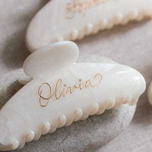 Custom Hair Clip Customized Hair Claw Bridesmaid Claw Clip Wedding Gift Bride Shower Gift Personalized Hair Clip Name Hair Claw Clip Bride