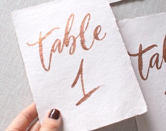 Bruiloft tafelnummer deckle rand tafel kaart kalligrafie nummer deckle rand handgemaakte ivoor papieren tafelnummer receptie elegant romantisch