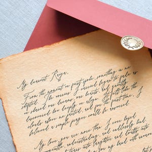 Servizio di scrittura di lettere d'amore personalizzate Lettera personalizzata per lei Lettera corsiva scritta a mano su pergamena Calligrafia personalizzata Carta di cotone invecchiata