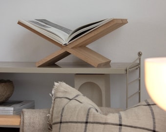 Leggio in rovere personalizzato – Regalo di Natale – Inciso con nome – Regalo minimalista in legno per album fotografici