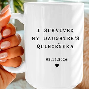 Jag överlevde min dotters Quinceañera-mugg, rolig Quinceañera-present till mamma pappa, personlig Quinceañera-present, latinamerikansk födelsedagsfest, personlig mugg