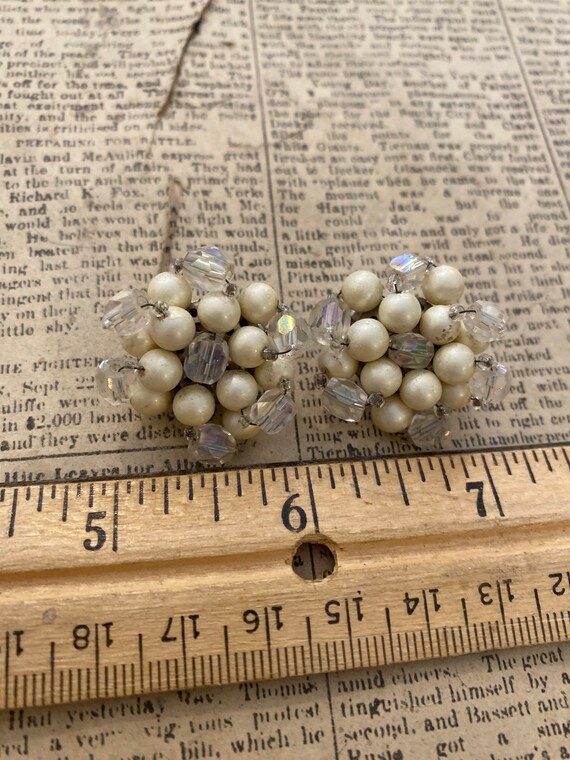 Set of three bead cluster earrings. - image 5