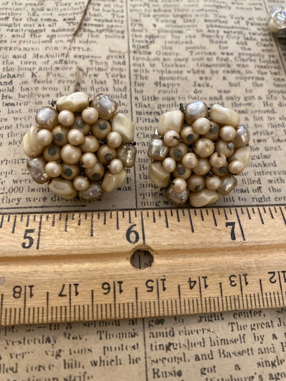 Set of three bead cluster earrings. - image 4