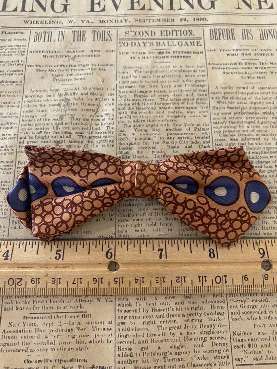Clip style bow tie - image 1