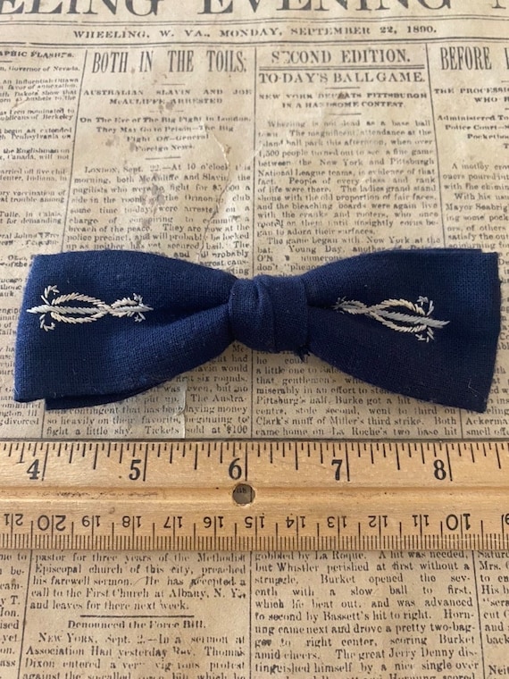 Clip style bow tie