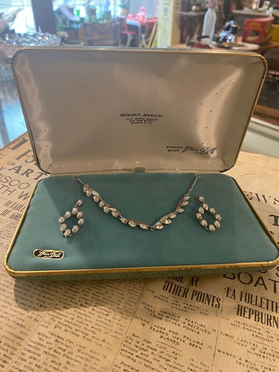 Van Dell jewelry set