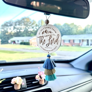 CHRISTIAN CAR CHARM | Achteruitkijkspiegel bedel | Auto-accessoires | Achteruitkijkspiegelhanger met kwastje | My Help Comes From The Lord Car Charm