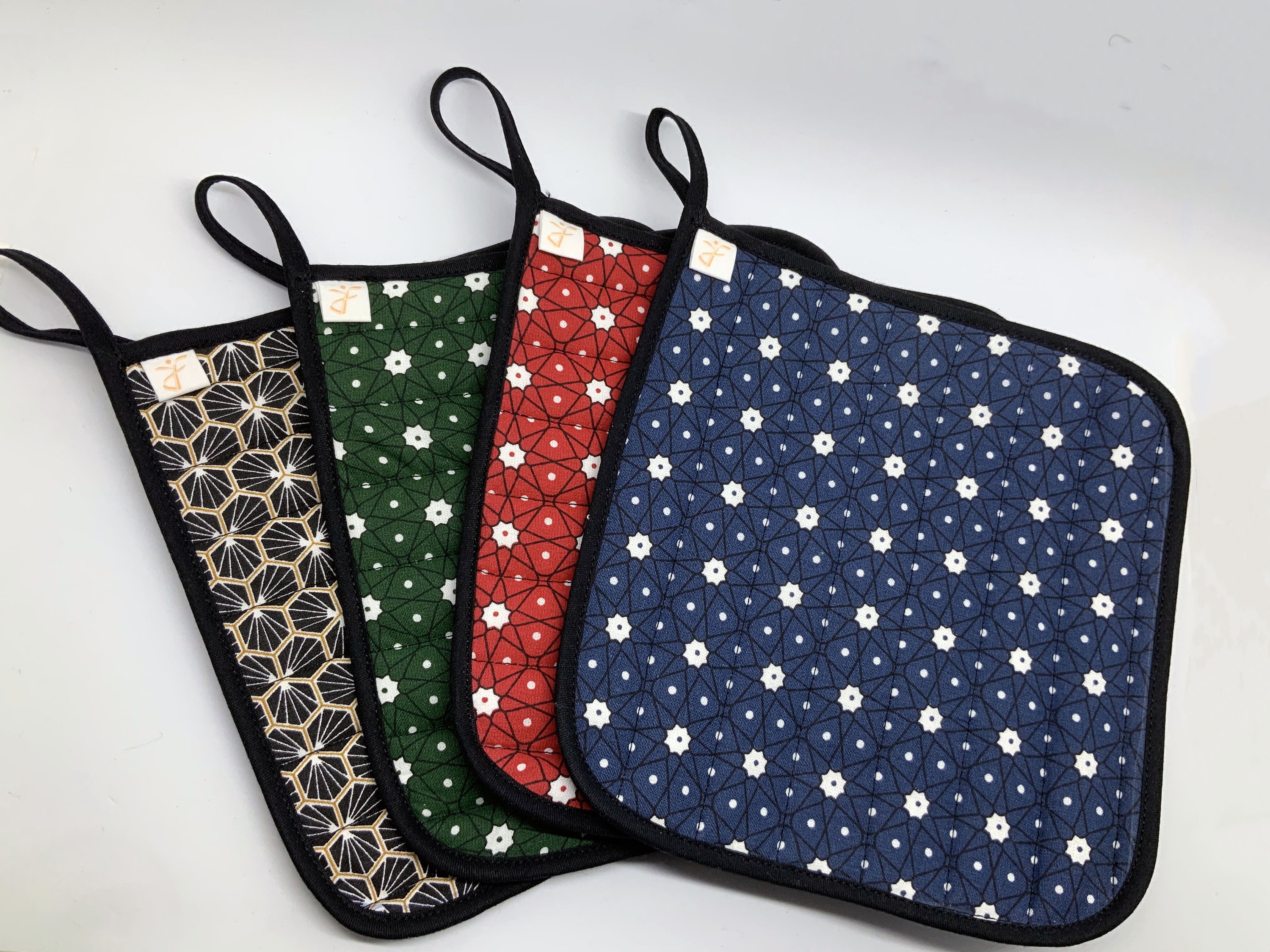 Manique de Cuisine Dans Un Beau Tissu Graphique