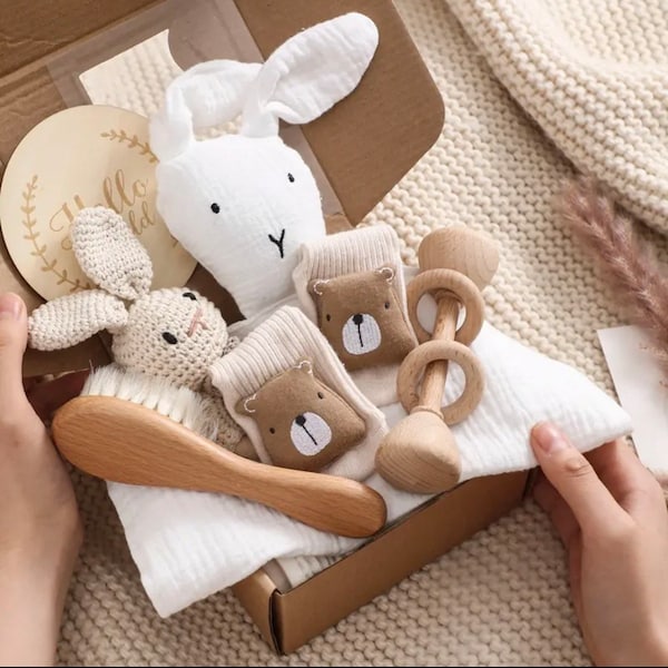 Geschenkset „kleiner Hase“ für Babyparty, Taufe, Geburt oder einfach mal so personalisierbar mit Namen - XXL 6  Teile