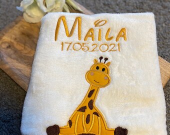 Kuschelweiche Babydecke Giraffe personalisierbar mit Namen, Datum und Applikation bestickt