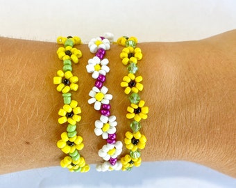 Daisy Bracelet, Flower Bracelet, Dainty Bracelet, Beaded Flowers, Seed ...